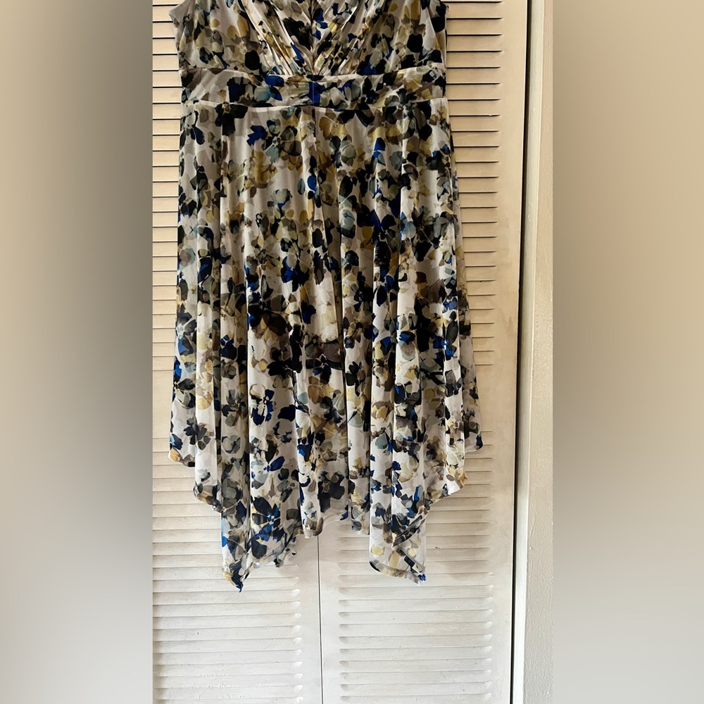 Simply Vera Vera Wang Black and Blue Floral Dress - Picture 2 of 7